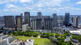 「钟楼」吾悦国际台风天蓝天白云涌动