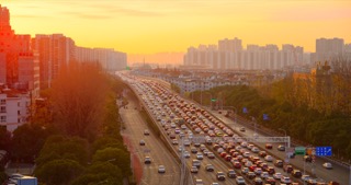 「新北」市区清晨车流