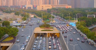 「新北」市区清晨车流